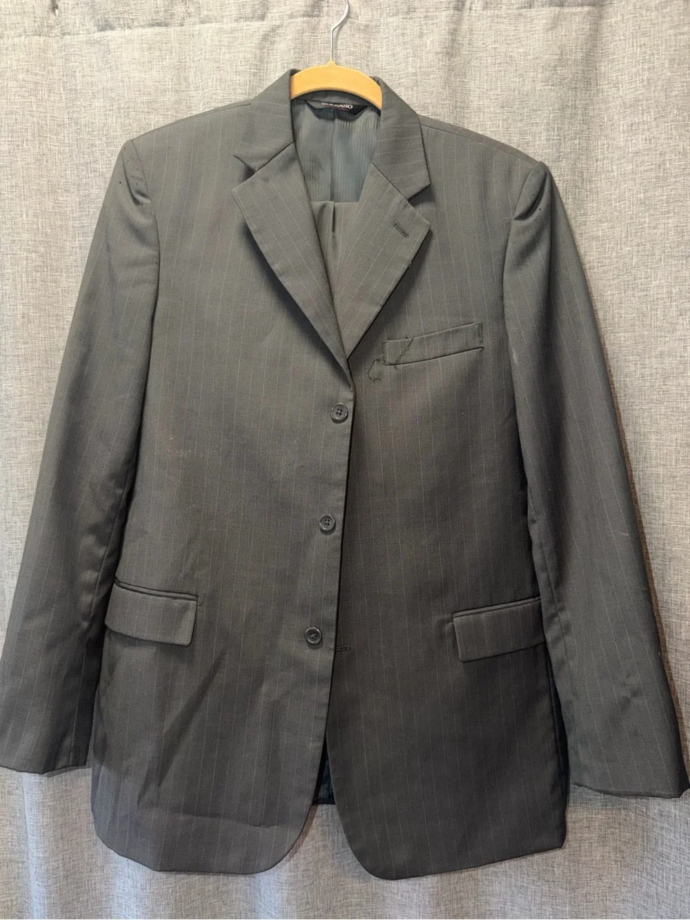 Bolzano Boy's Gray Pinstripe 2-piece suit size 20p